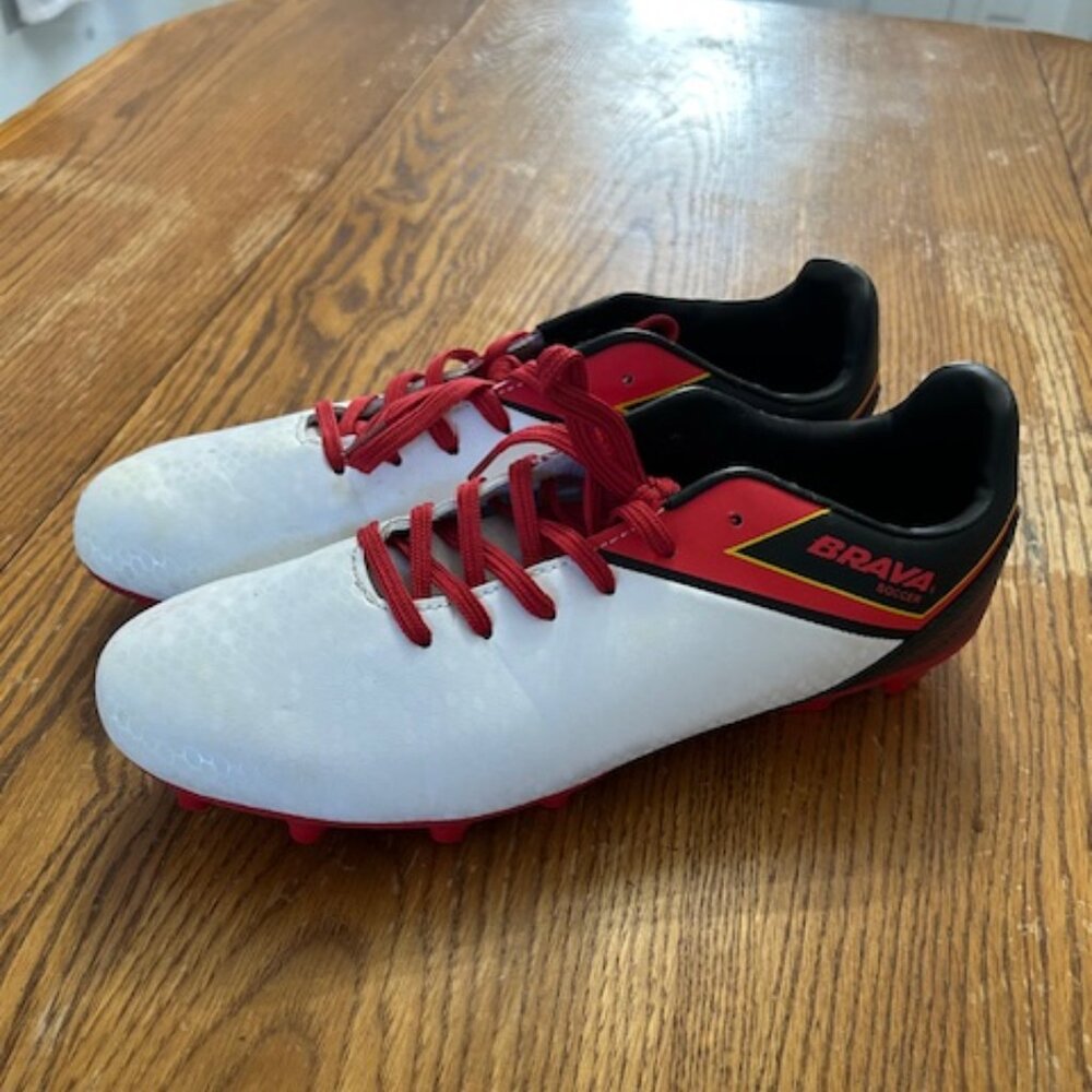 Brava Dominator Men's Size 9.5 Soccer Cleats